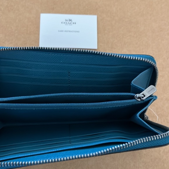 New Coach Deep Blue Green Pebbled Leather Medium Zip Around Accordion Wallet - Picture 6 of 10